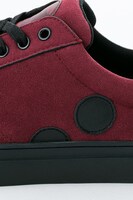 音駒高校モデルのスニーカー。