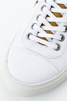 梟谷学園高校モデルのスニーカー。