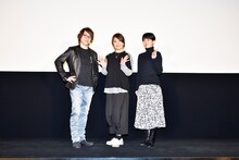 左から置鮎龍太郎、皆川純子、永井幸子。