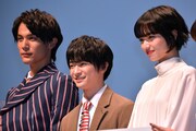 左から川渕千太郎役の中川大志、西見薫役の知念侑李、迎律子役の小松菜奈。