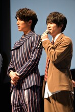 左から中川大志、知念侑李。