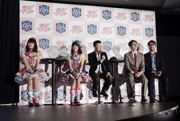 左から松永あかね、木戸衣吹、五十嵐達也、伊藤貴憲、辻正喜。