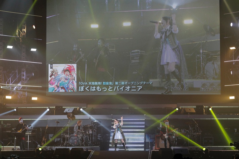 「25周年スペシャルメドレー」の様子。