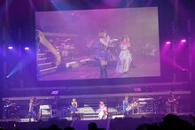 ALTIMAとKOTOKOのコラボステージの様子。