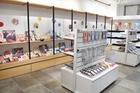 「DAME×PRINCE STORE in HARAJUKU」の物販スペースの様子。