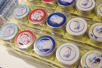 オリジナルグッズのキャンディ入り缶。