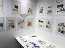 「くらもちふさこ・いくえみ綾二人展『“あたしの好きな人”へ』」より、「『天然コケッコー』の部屋」コーナーの様子。