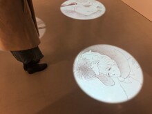 「くらもちふさこ・いくえみ綾二人展『“あたしの好きな人”へ』」より、お気に入りの男子と一緒に写真が撮れるフォトスポット。