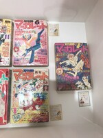 「くらもちふさこ・いくえみ綾二人展『“あたしの好きな人”へ』」より、初期作品が並ぶ「二人の始まり」コーナーの様子。