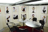 「アニメ第2期放送記念 コトヤマ『だがしかし』原画展」の様子。