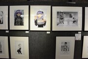 「アニメ第2期放送記念 コトヤマ『だがしかし』原画展」の様子。