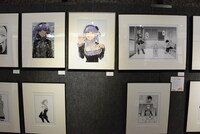 「アニメ第2期放送記念 コトヤマ『だがしかし』原画展」の様子。