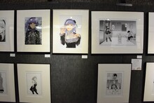 「アニメ第2期放送記念 コトヤマ『だがしかし』原画展」の様子。