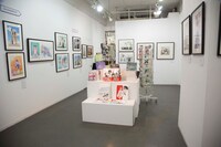 「成田美名子画業40周年記念原画展」の様子。