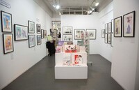 「成田美名子画業40周年記念原画展」の様子。