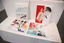 「成田美名子画業40周年記念原画展」の様子。