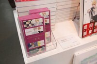 「成田美名子画業40周年記念原画展」の様子。