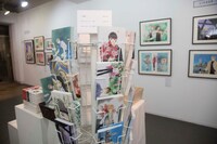 「成田美名子画業40周年記念原画展」の様子。