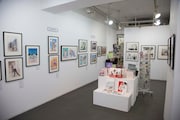 「成田美名子画業40周年記念原画展」の様子。