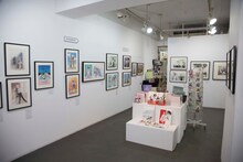 「成田美名子画業40周年記念原画展」の様子。