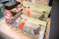 「成田美名子画業40周年記念原画展」の様子。