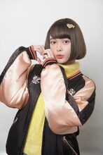 玉城ティナ扮するヨイ。