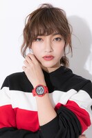 腕時計（泥門デビルバッツモデル）の着用イメージ。