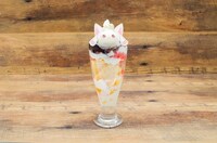 デザートメニューの「小さなキュゥべえパフェ」。