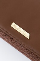 エレンモデルのお財布ショルダー。