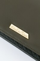 リヴァイモデルのお財布ショルダー。