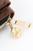 エレンモデルのお財布ショルダー。