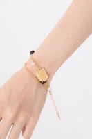 エレンモデルのブレスレットの着用例。