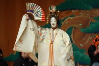 能公演「花花能」より（撮影／前島吉裕）。