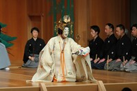 能公演「花花能」より（撮影／前島吉裕）。