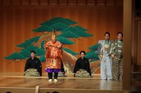 能公演「花花能」より（撮影／前島吉裕）。
