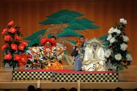 能公演「花花能」より（撮影／前島吉裕）。