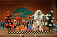 能公演「花花能」より（撮影／前島吉裕）。