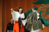 能公演「花花能」より（撮影／前島吉裕）。