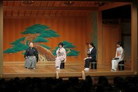 観世銕之丞と成田美名子の対談の様子（撮影／前島吉裕）。