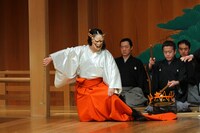 能公演「花花能」より（撮影／前島吉裕）。