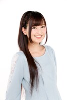 ユリー役の七瀬彩夏。