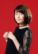 マリー役の千本木彩花。