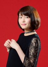 マリー役の千本木彩花。