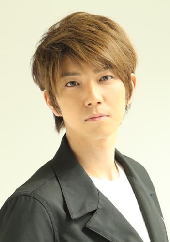 直戸圭介を演じる安里勇哉。