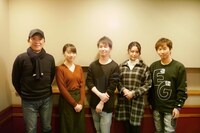 ドラマCD「三国山蚕ルート・ダイジェスト版」に参加した（左から）中田譲治、藤田茜、小林裕介、金元寿子、代永翼。