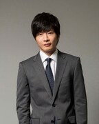 田中圭扮する山寺隆一。(c)フジテレビ