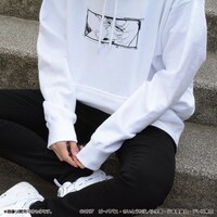 パーカー（ホワイト）の着用例。