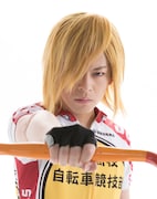 八島諒扮する青八木一。