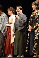 映画「ちはやふる -結び-」の完成披露舞台挨拶の様子。