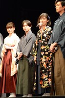 映画「ちはやふる -結び-」の完成披露舞台挨拶の様子。